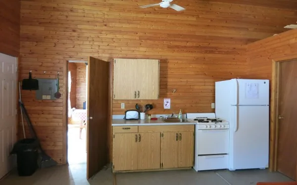 Cabin 4B kitchen